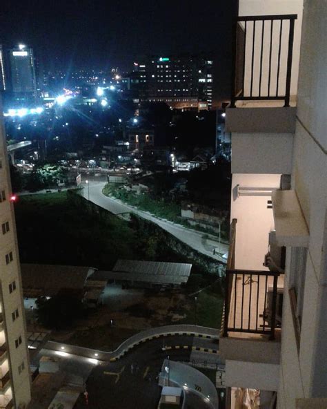 Balkon Apartemen Malam Hari - Homecare24